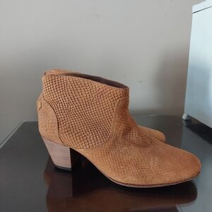 H by HUDSON NEW W/O BOX TAN LEATHER ANKLE BOOTS.